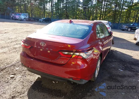 2021 Toyota Camry Le z USA, uszkodzony, nr VIN 4T1C11AK1MU413300